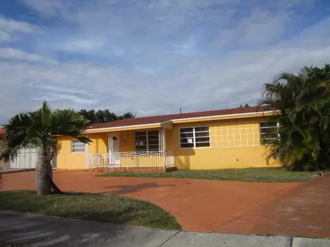 765 W 72 Pl, Hialeah, FL 33014 photo 1
