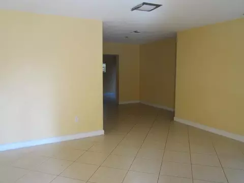 765 W 72 Pl, Hialeah, FL 33014 photo 3