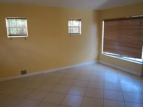 765 W 72 Pl, Hialeah, FL 33014 photo 4