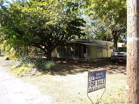 697 NE 68 St, Miami, FL 33138 photo 2