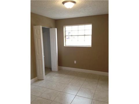 568 E 35 St, Hialeah, FL 33013 photo 6