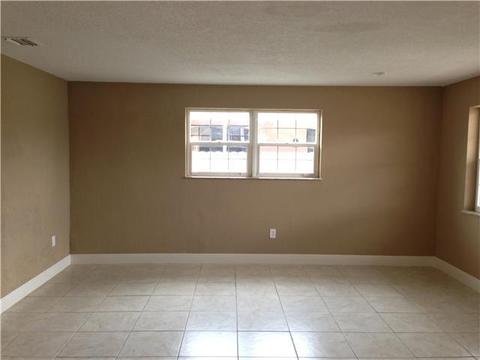 568 E 35 St, Hialeah, FL 33013 photo 3