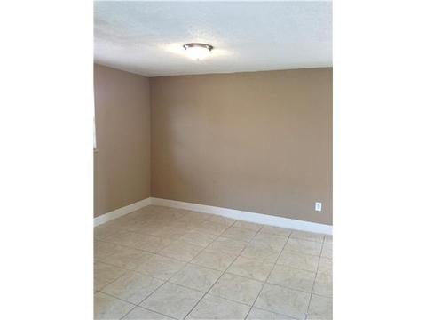 568 E 35 St, Hialeah, FL 33013 photo 4