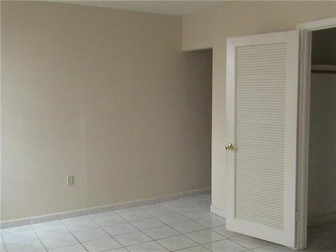 1900 W 68 St #A401, Hialeah, FL 33014 photo 3
