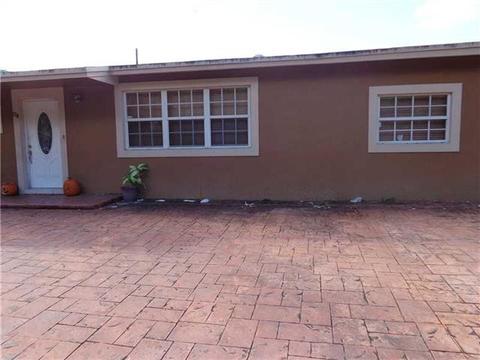 Undisclosed, Hialeah, FL 33014 photo 4