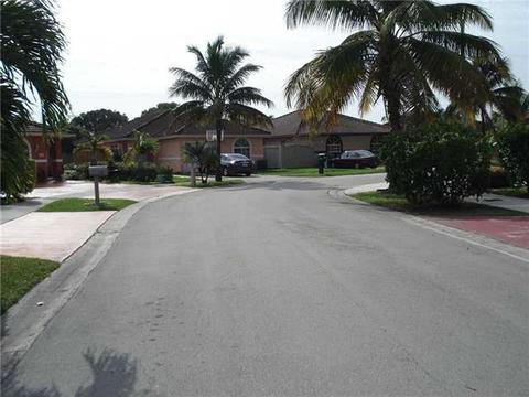Undisclosed, Miami, FL 33175 photo 32
