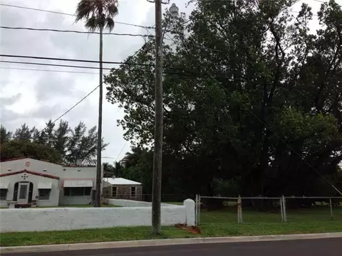 8712 Byron Ave, Surfside, FL 33154 photo 2