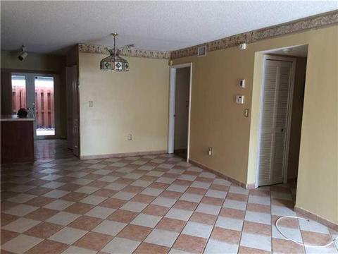 2425 W 76 St #103, Hialeah, FL 33016 photo 3