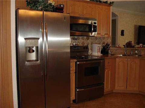 Undisclosed, Miami, FL 33193 photo 12