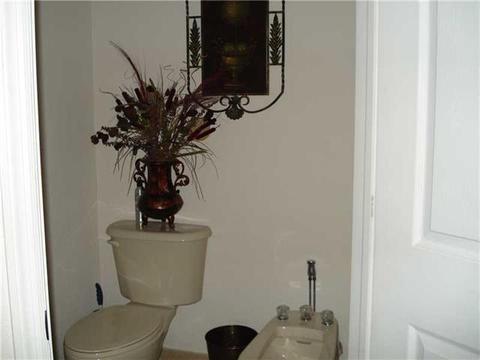 Undisclosed, Miami, FL 33193 photo 32