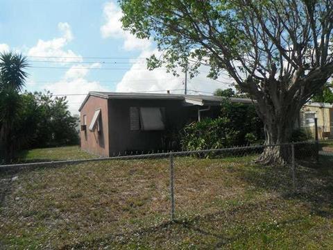 2575 NE 13 Ave, Pompano Beach, FL 33064 photo 2