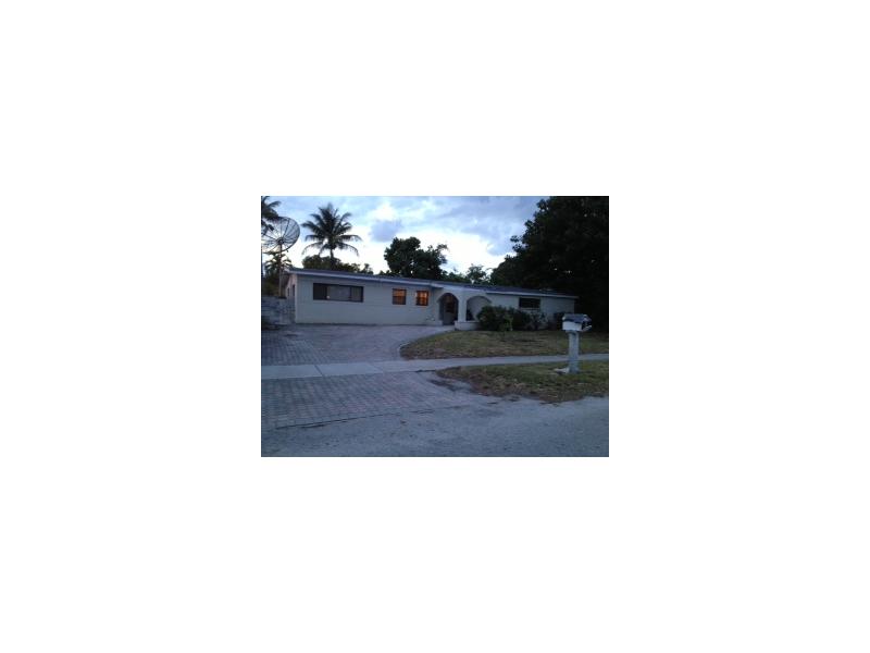 17520 NE 7 Ct, Miami, FL 33162 photo 1