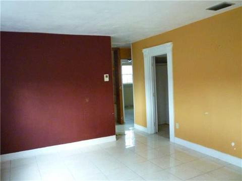 1440 W 4 Ln, Hialeah, FL 33010 photo 2