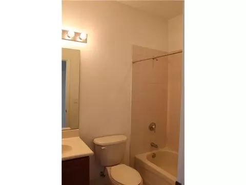 870 E 19 St, Hialeah, FL 33013 photo 14