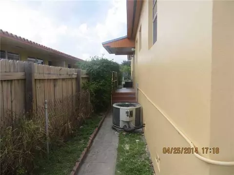 464 E 24 St, Hialeah, FL 33013 photo 5