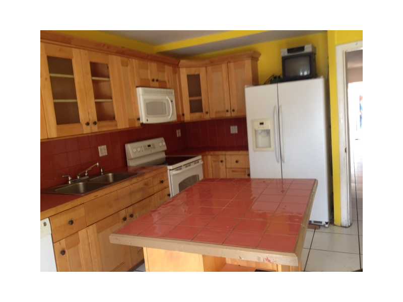 242 E 37 St, Hialeah, FL 33013 photo 2