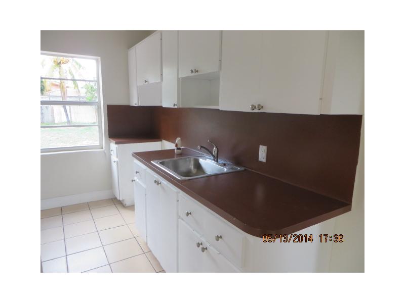 571 E 60 St, Hialeah, FL 33013 photo 4
