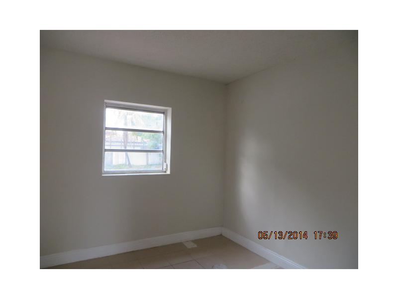 571 E 60 St, Hialeah, FL 33013 photo 9