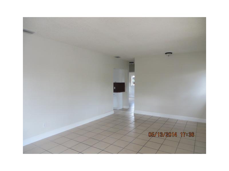 571 E 60 St, Hialeah, FL 33013 photo 3