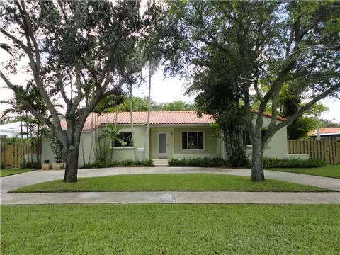 157 Deer Rn, Miami Springs, FL 33166 photo 1