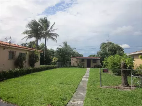 465 E 58 St, Hialeah, FL 33013 photo 2