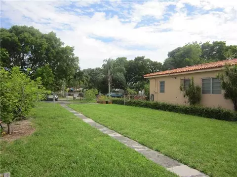 465 E 58 St, Hialeah, FL 33013 photo 1