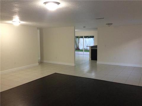 Undisclosed, Miami, FL 33184 photo 10