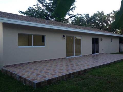 Undisclosed, Miami, FL 33184 photo 2