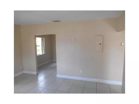 93 28 St, Hialeah, FL 33010 photo 4