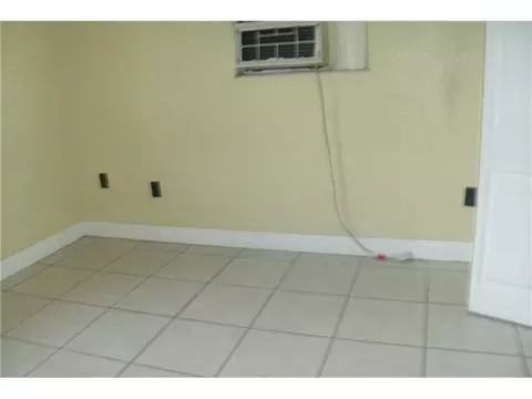 93 28 St, Hialeah, FL 33010 photo 10