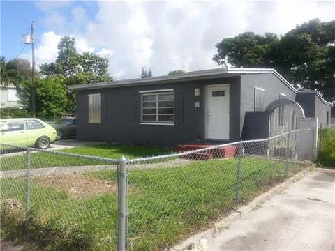 374 E 46 St, Hialeah, FL 33013 photo 1