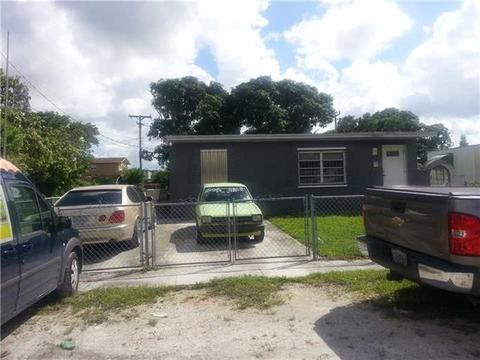 374 E 46 St, Hialeah, FL 33013 photo 2
