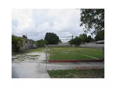 833 W 33 St, Hialeah, FL 33012 photo 2