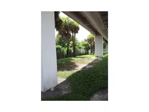1180 NW 28 St, Miami, FL 33127 photo 3