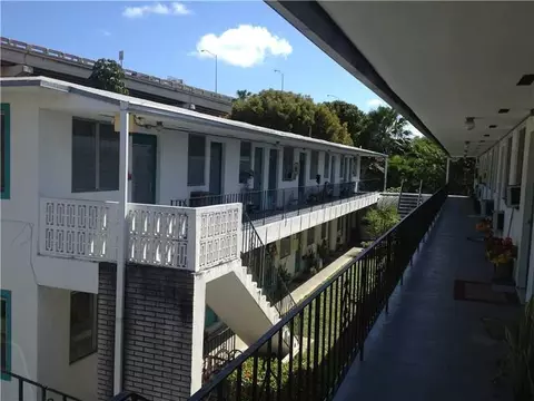 380 SW 4 St, Miami, FL 33130 photo 4
