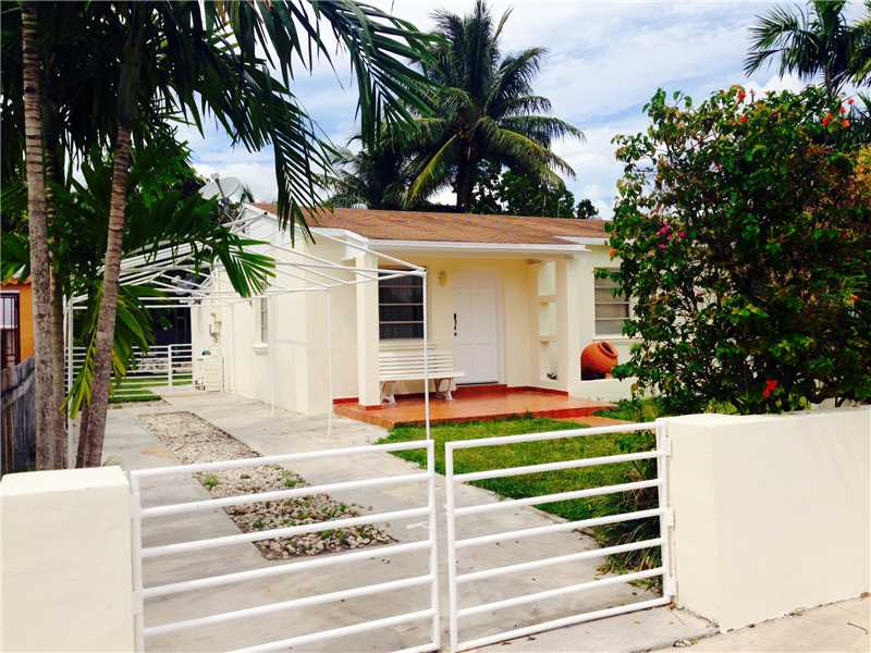 561 E 37 St, Hialeah, FL 33013 photo 1