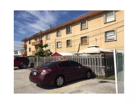 1530 W 68 St, Hialeah, FL 33014 photo 4