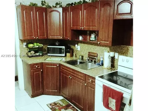 2405 W 9 Ln, Hialeah, FL 33010 photo 10