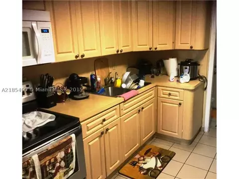 2405 W 9 Ln, Hialeah, FL 33010 photo 4
