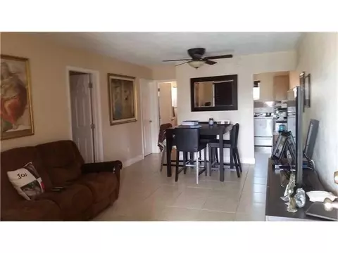 910 W 3 Ave, Hialeah, FL 33010 photo 2