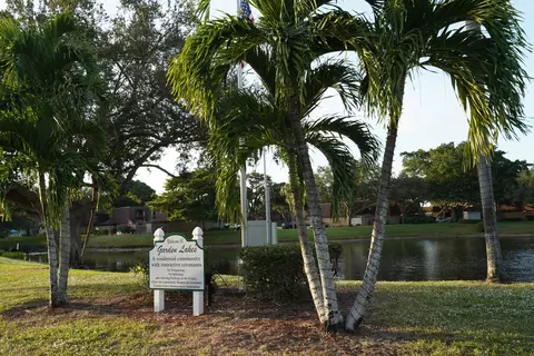 1916 19th Ln, Palm Beach Gardens, FL 33418