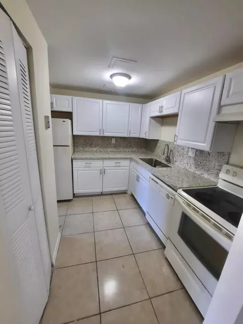 409 Executive Center Dr #208, West Palm Beach, FL 33401