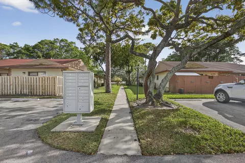 4296 Woodstock Dr #D, West Palm Beach, FL 33409