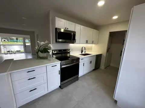 316 Cape Cod Cir, Greenacres, FL 33467
