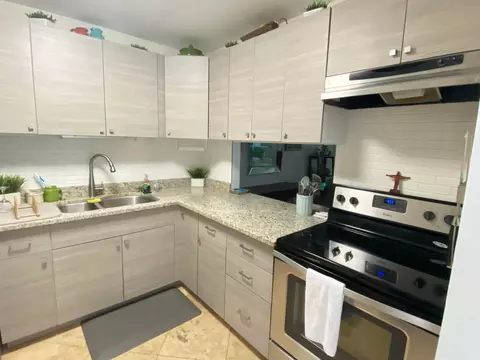 2566 Garden Dr #306, FL 33461