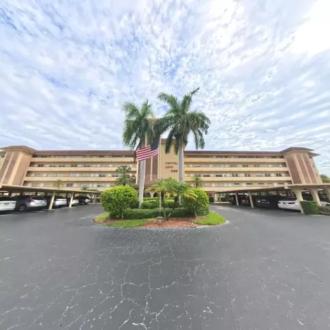 4100 Crystal Lake Dr #209, Pompano Beach, FL 33064
