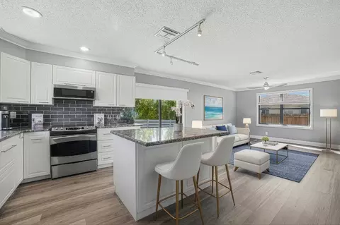 324 W Pine St #11, Lantana, FL 33462