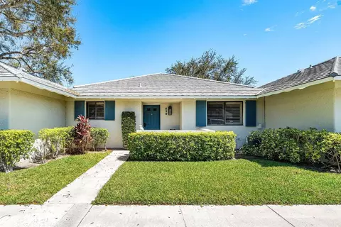 539 Club Dr, Palm Beach Gardens, FL 33418