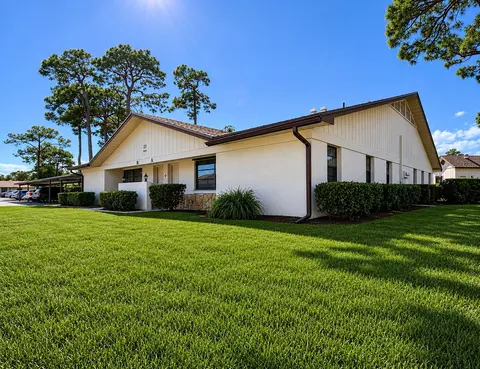 2821 Stoneway Ln #A, Fort Pierce, FL 34982