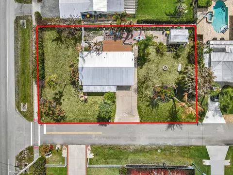 1180 NE Crescent St, Jensen Beach, FL 34957